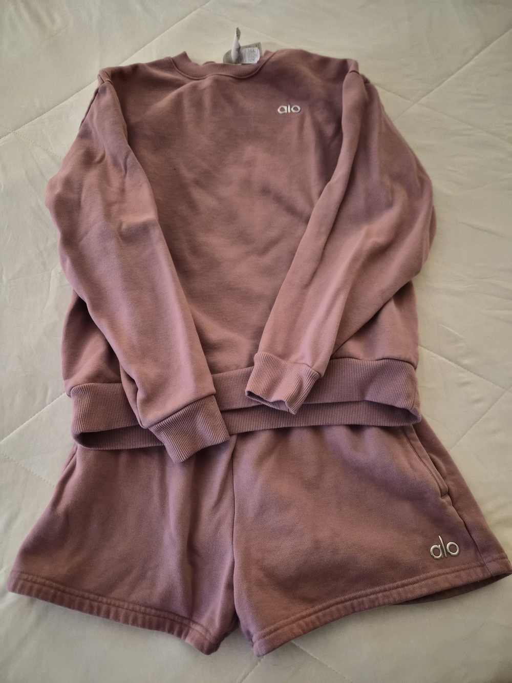 ALO Yoga Accolade Crewneck Sweatshirt And Shorts Xs Wild Rose